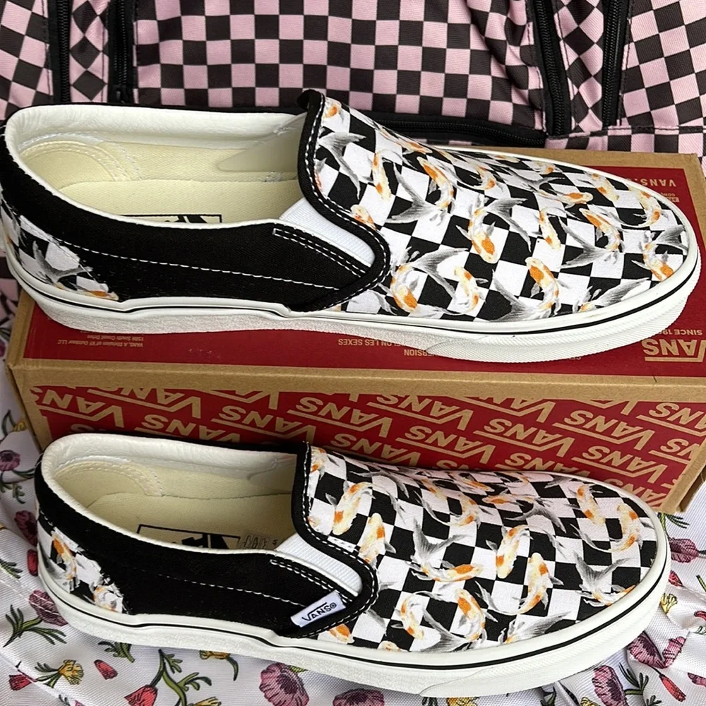 Vans WMNS Classic Slip-0n
Checkerboard Koi/Black
VN0A5JMHVG3
Sneakers - Picture 3 of 16